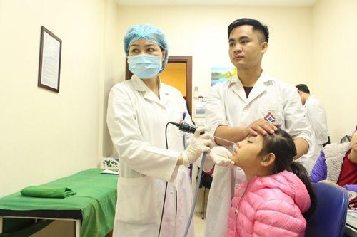 Sai lầm phụ huynh hay mắc khi chữa bệnh tai mũi họng cho trẻ