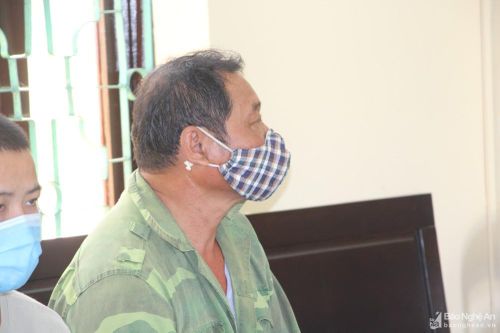 Người đàn ông lĩnh án tù vì bỏ thuốc diệt rầy làm chết 52 tổ ong mật