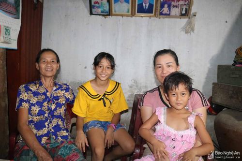 Niềm vui của người thân và lao động Nghệ An trở về từ Guinea Xích Đạo