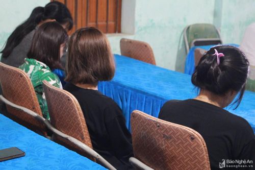 Giải cứu thành công 4 bé gái bị rủ rê làm tiếp viên quán karaoke