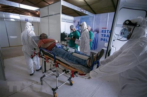 Gương sáng chống COVID-19 của những 'chiến sỹ áo trắng' tại Brazil