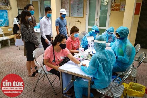 Hà Nội xét nghiệm nhanh cho người trở về từ Đà Nẵng