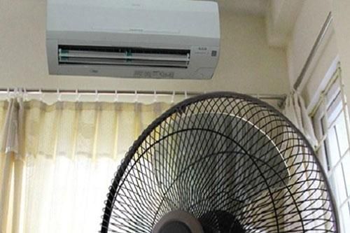 Vừa bật điều hòa vừa bật quạt, tưởng tốn điện gấp đôi hóa ra tiết kiệm bất ngờ