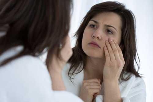 Sáng sớm ngủ dậy mà có dấu hiệu này chứng tỏ bạn đã mắc bệnh thận