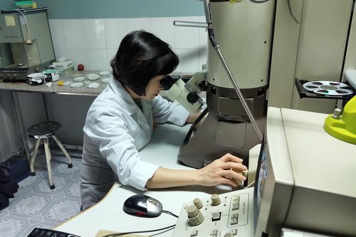 Những đối tượng nào được bảo hiểm chi trả toàn bộ phí xét nghiệm COVID-19?
