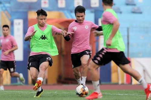 Hà Nội FC tập kín sau khi dịch Covid-19 tái bùng phát