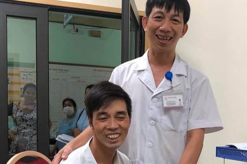Tài xế Grab bị hai tên cướp đâm nguy kịch đã được xuất viện: 'Khỏe lại tôi sẽ không chạy xe ôm nữa, cảm ơn người đã không sợ vạ lây đưa tôi đi cấp cứu'