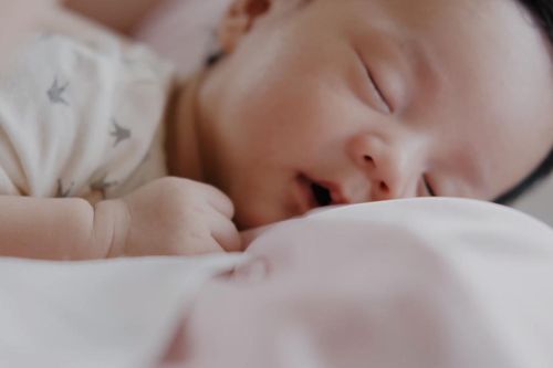 Hình ảnh quý tử nhà Đặng Thu Thảo được hé lộ: Chuẩn soái ca tương lai