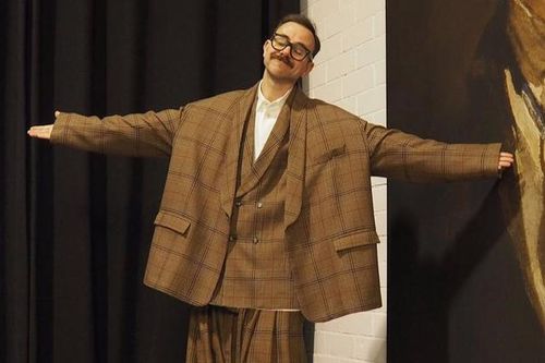 Kì lạ, Fashionisto nổi danh nhờ gu ăn mặc giấu nhẹm cơ thể
