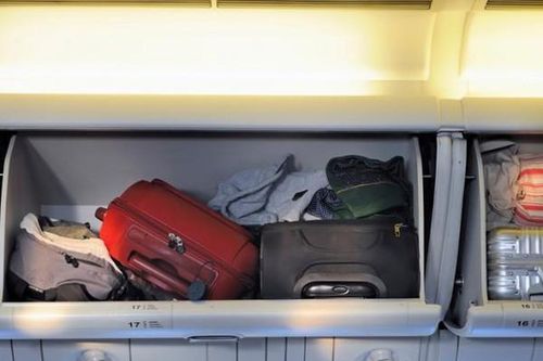 Lý do mỗi người chỉ được mang 7kg hành lý xách tay: Biết được bạn sẽ không dám làm trái