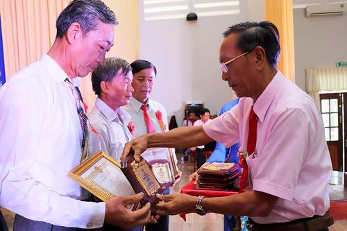 Đại hội Thi đua yêu nước huyện Phú Tân lần VI