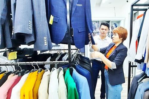 ''Nam tiến'' may đồ vest