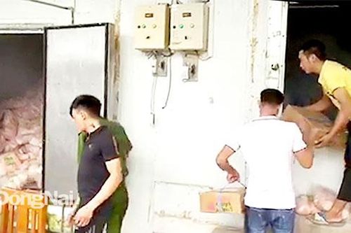 Tiêu hủy gần 3 tấn thịt gà quá hạn sử dụng