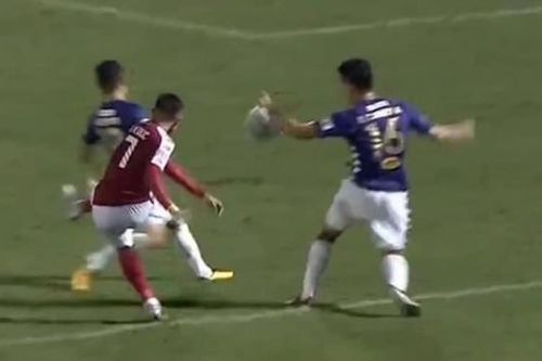 'Rối não' penalty!