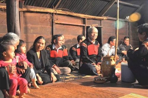 'Bỏ lửng' hồ sơ sử thi Tây nguyên trình UNESCO?