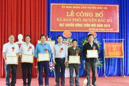 Xã Bản Phố đón Bằng công nhận đạt chuẩn nông thôn mới