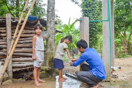 Hạn hán ảnh hưởng nguồn nước sinh hoạt tự nhiên của 30.000 hộ dân nông thôn
