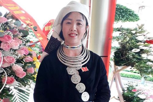 Trang phục phụ nữ Dao Tiền
