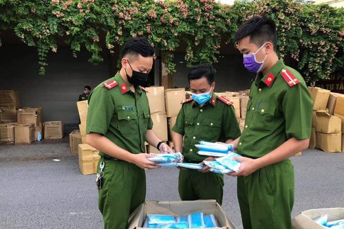 Triệt phá điểm tập kết hơn 800 nghìn khẩu trang không nguồn gốc