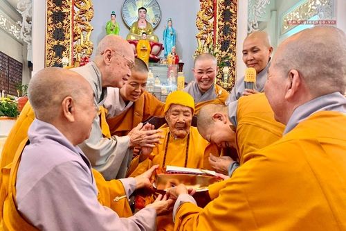 Phân ban Ni giới T.Ư vấn an Trưởng lão Ni 104 tuổi