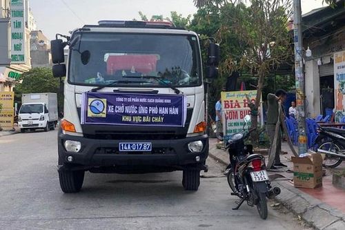 Hạn nặng, Quảng Ninh dùng xe chở nước để 'cứu'... du khách
