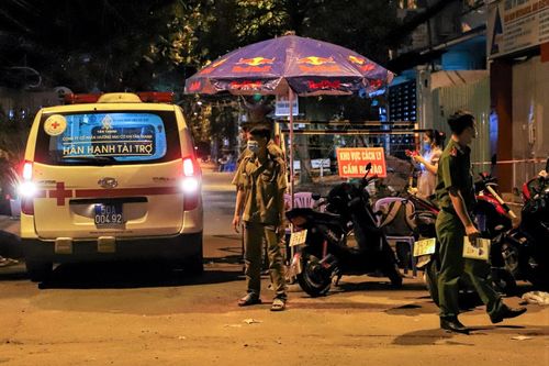 Cảnh vắng lặng tại con đường mới bị phong tỏa ở quận Thủ Đức