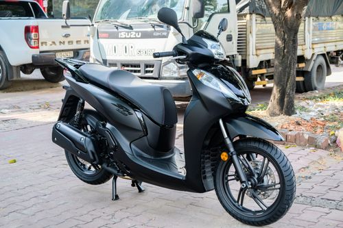 Honda SH 300i phiên bản Total Black Edition giá hơn 300 triệu tại VN
