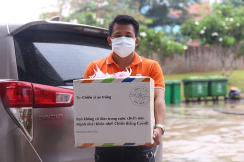 FPT hỗ trợ dụng cụ bảo hộ y tế cho đội ngũ y tế tuyến đầu tại Đà Nẵng