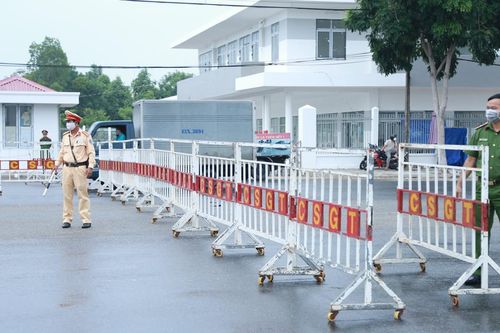Lập 8 chốt kiểm soát ngăn chặn người, phương tiện ra vào thành phố