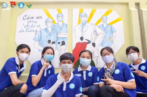 'Chiến sĩ áo trắng' xuất hiện trong chiến dịch 'phủ xanh' ký túc xá