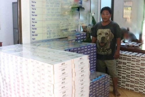 Tạm giữ hình sự đối tượng vận chuyển hàng cấm
