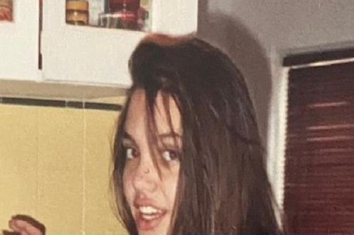 Ảnh thời trẻ chưa từng được tiết lộ của Angelina Jolie