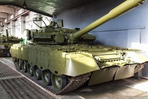 Quá trình 'mông má' lại 'xe tăng bay' T-80B trong xưởng sửa chữa ở Nga