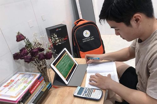 Nhiều trường học chuyển sang ôn tập online, hủy lễ tri ân trưởng thành cho khối 12