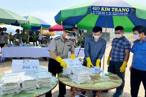 Quảng Ninh tiêu hủy 100 bánh heroin