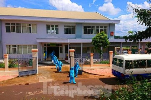 Kết quả xét nghiệm người nhà, tài xế Grab chở nữ sinh Đắk Lắk mắc COVID-19