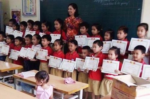 Tặng giấy khen như thế nào để không làm mất ý nghĩa?
