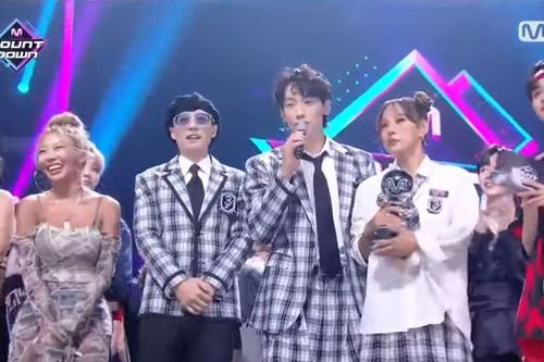 Lee Hyori đạt kỷ lục giành no.1 trên các show âm nhạc trong 4 thập kỷ liên tiếp
