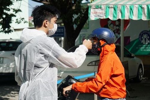 Thông báo khẩn tìm người tới bệnh viện Đà Nẵng và trên chuyến bay về Hà Nội