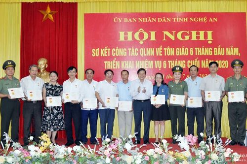 14 cá nhân được nhận Kỷ niệm chương Vì sự nghiệp quản lý nhà nước về tôn giáo