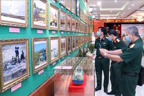 Triển lãm 'Lực lượng vũ trang Quân khu 7- Tự hào vững bước dưới cờ Đảng'