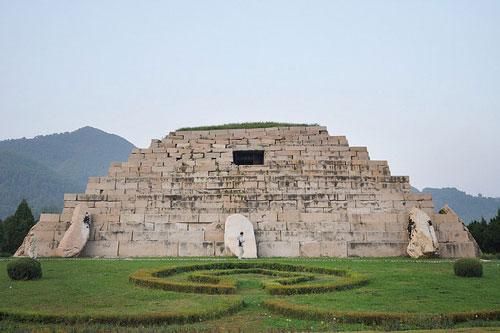 Bí ẩn về kim tự tháp ở Trung Quốc