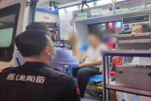 Rơi xuống từ tầng 8, người đàn ông thản nhiên ngồi dậy, tỉnh táo như chưa có chuyện gì xảy ra