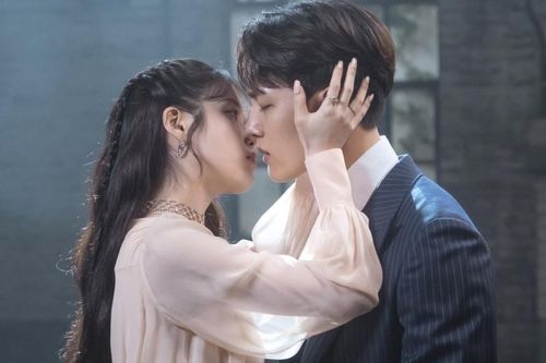 Sau Hotel Del Luna, tình bạn giữa Yeo Jin Goo và IU đã phát triển như thế nào?