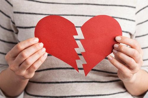 Ngã quỵ khi chồng tương lai đột nhiên hủy cưới
