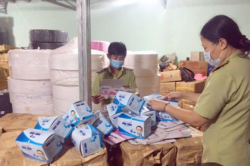 Gia Lai: Tạm giữ 4.950 khẩu trang chống bụi mang mác 'kháng khuẩn'