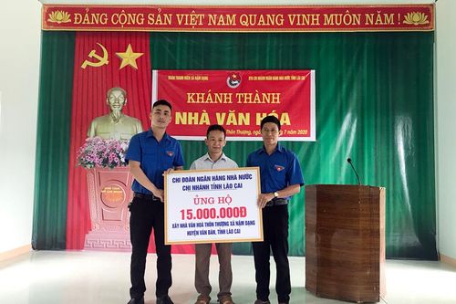 Bàn giao công trình nhà văn hóa thôn Thượng