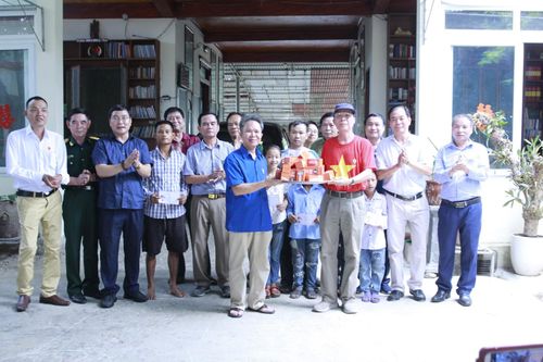 Khâm phục 'tiến sĩ thương binh chiếu sáng' mang đèn LED tới tàu cá Việt Nam