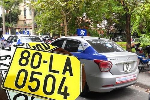 Trong 2 phút, cá nhân có xe kinh doanh vận tải sẽ được hoàn tất hồ sơ cấp biển số nền vàng