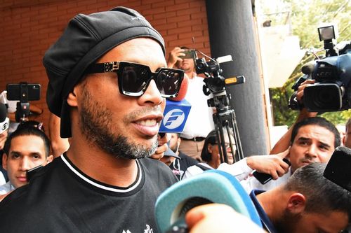 Ronaldinho sắp được trả tự do ở Paraguay